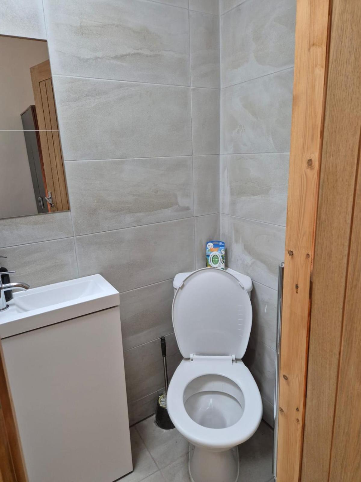 Rooms In Manchester 6 Minutes Drive To Victoria Station Exterior photo