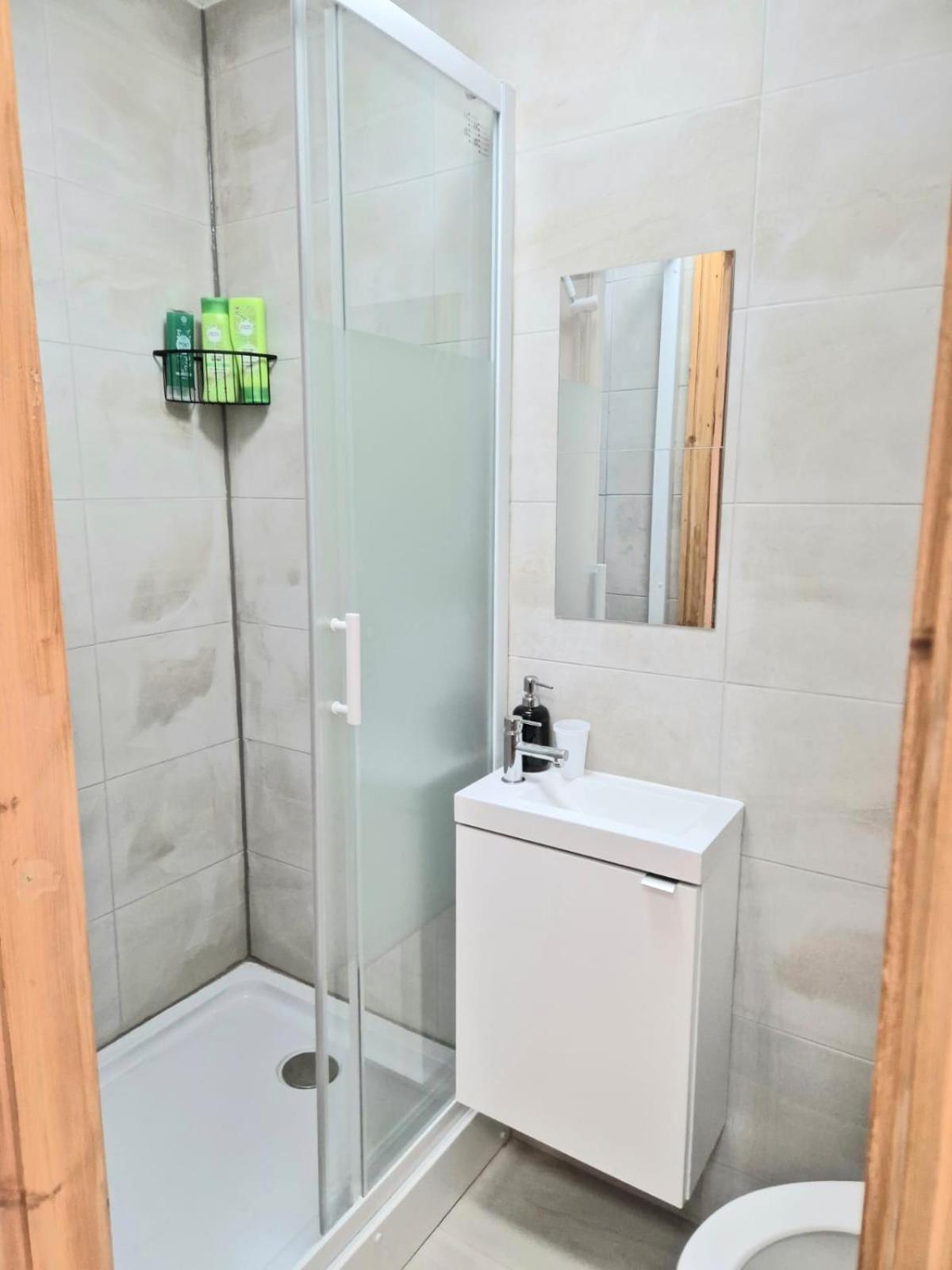 Rooms In Manchester 6 Minutes Drive To Victoria Station Exterior photo