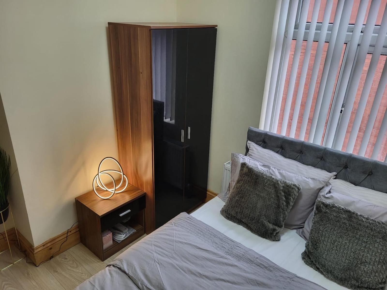 Rooms In Manchester 6 Minutes Drive To Victoria Station Exterior photo